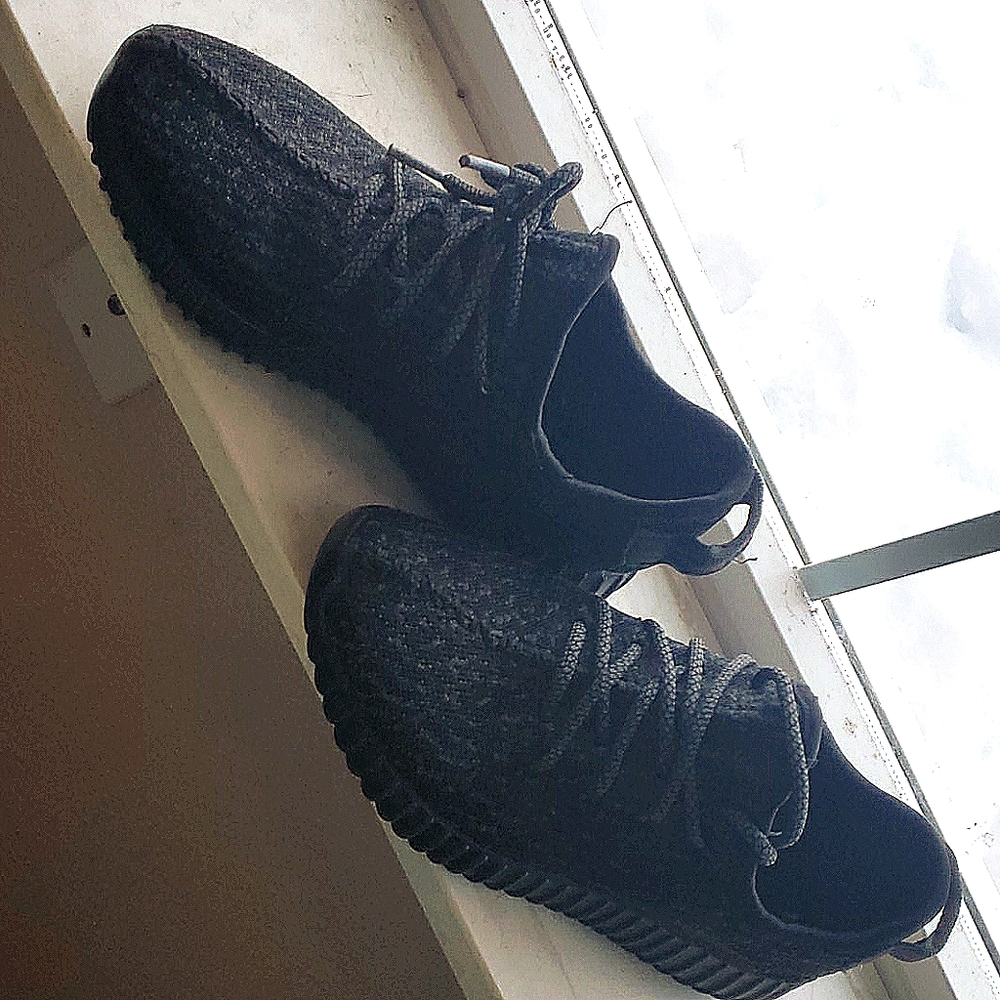 Yeezy boost yzy pirate black size 7.5 male